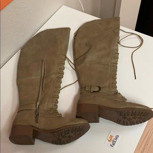 Deanna knee high bouts very Comfy size 8